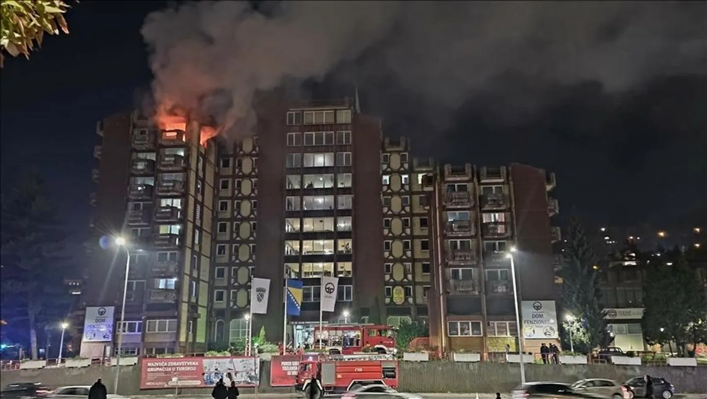 Најмалку 11 загинати во пожар во Дом за пензионери во Тузла, БиХ