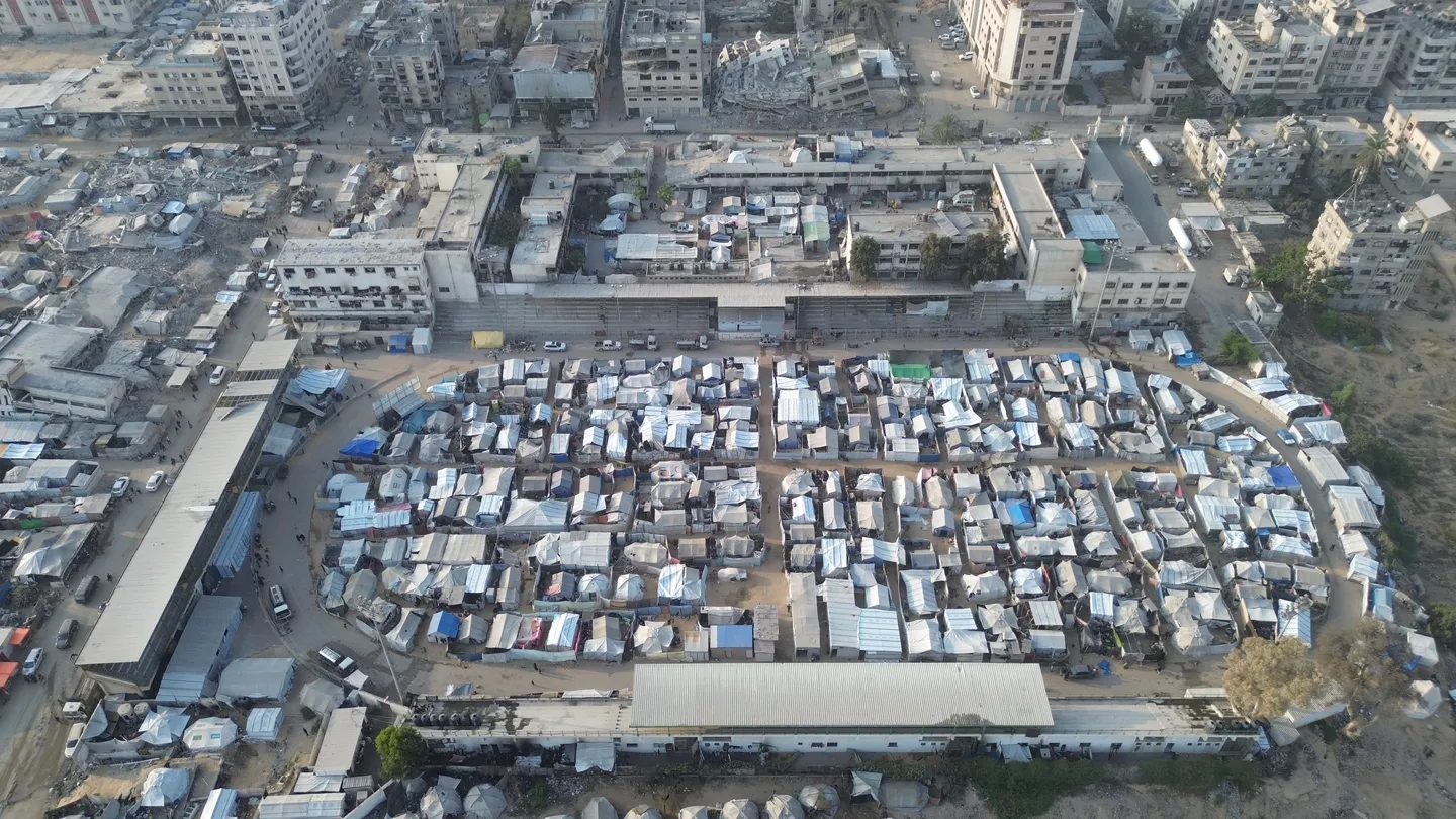 Stadiumi në Gaza shndërrohet në strehë për qindra familje të zhvendosura