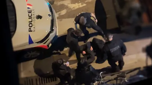 “On va te foutre à poil”: enquête ouverte après des coups contre un jeune menotté à Ivry-sur-Seine