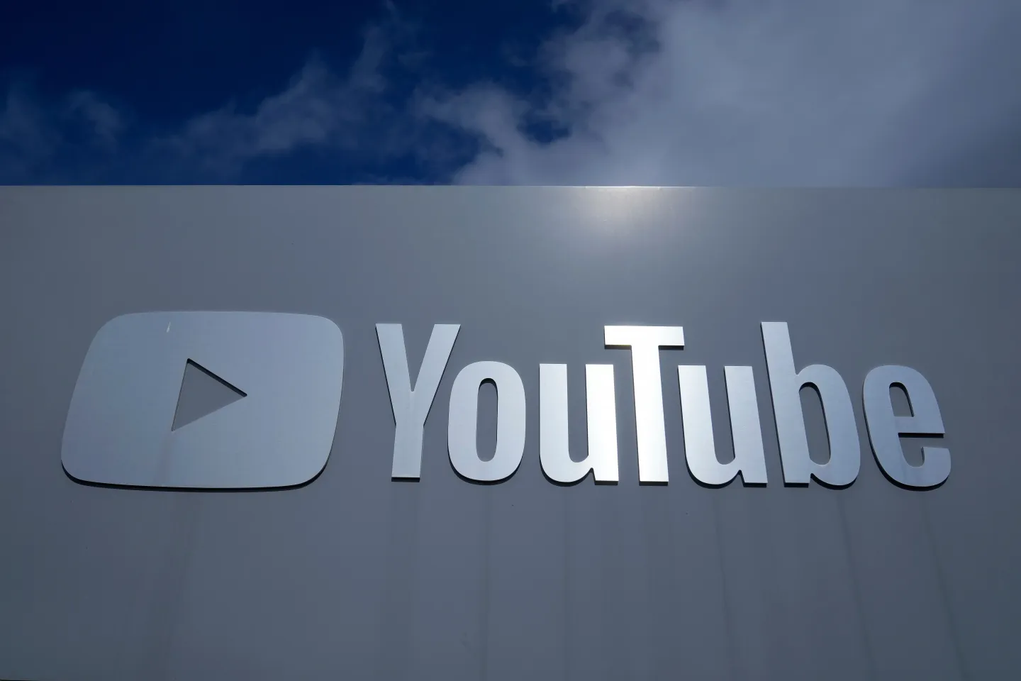 YouTube удаляет документацию израильских преступлений в Газе