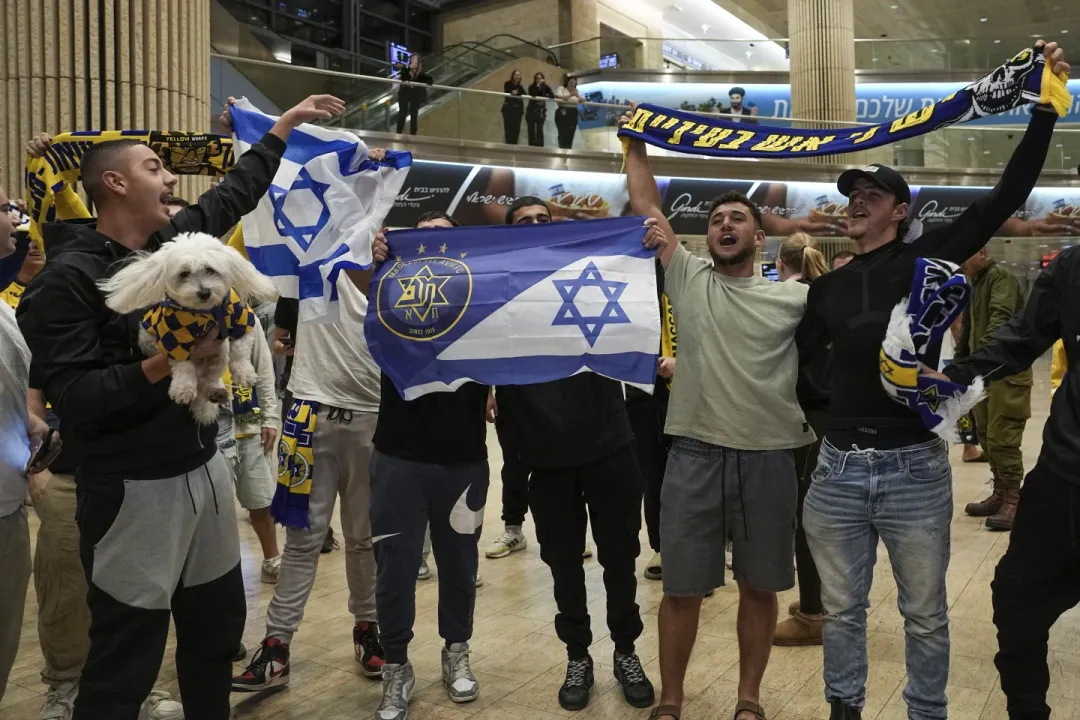 Расследование: устроившие погром фанаты «Маккаби» связаны с израильской армией