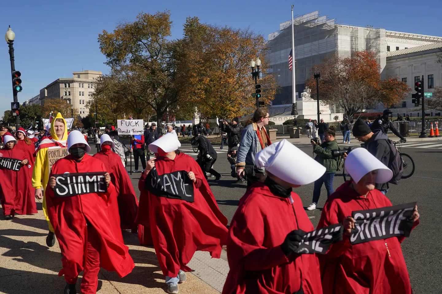 Антифашистички протест во Вашингтон на годишнината од изборот на Трамп