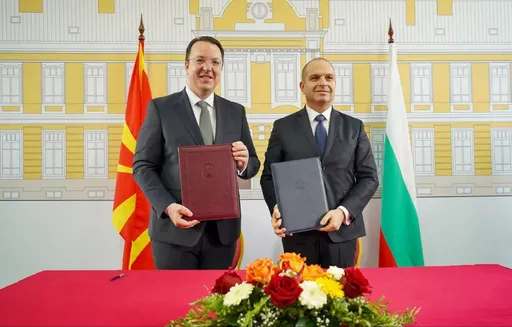 Николоски и Караџов го потпишаа Договорот за железничкиот тунел на Коридор 8