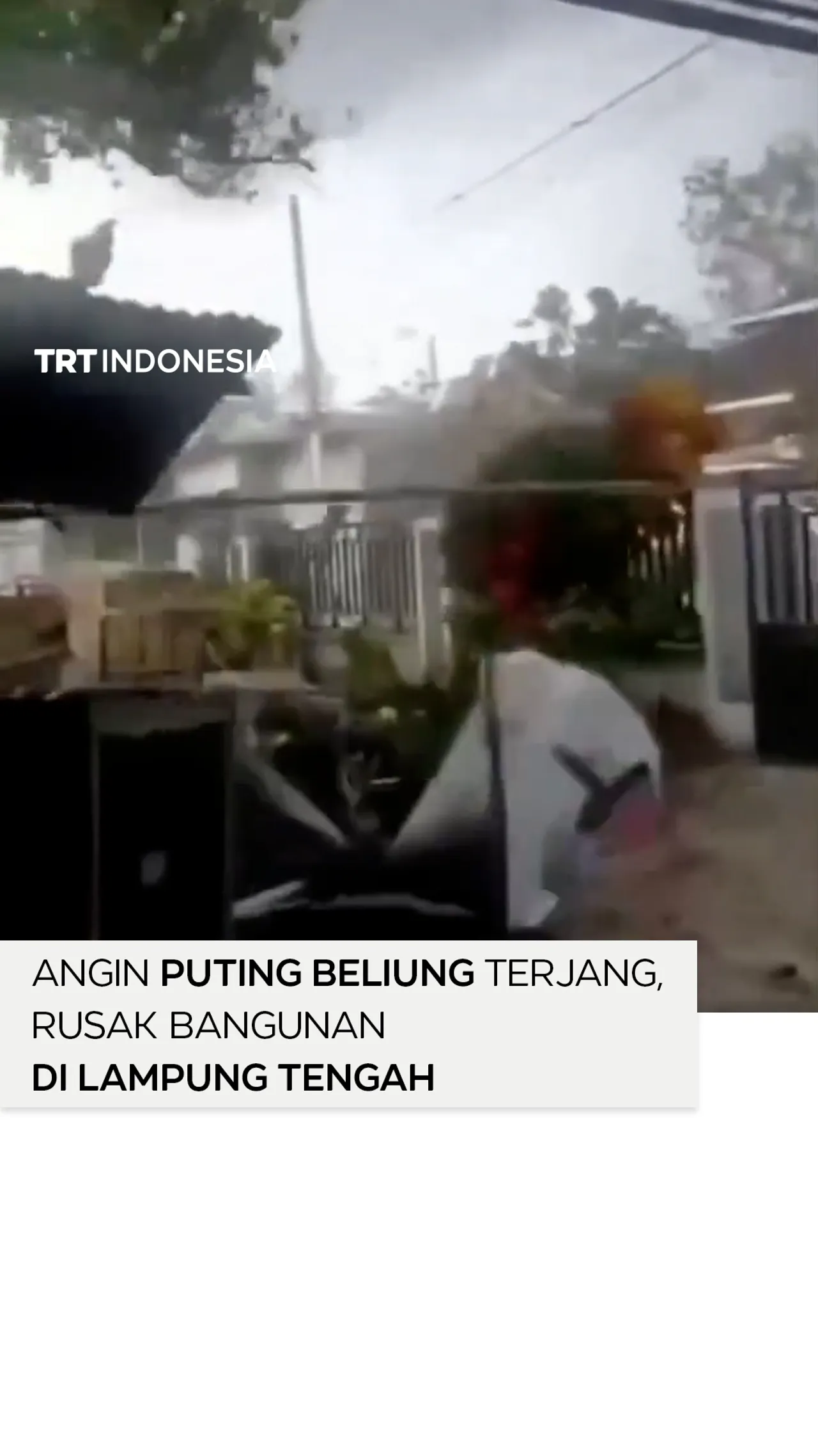 Angin puting beliung terjang dan rusak bangunan di Lampung Tengah