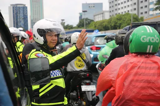 Ribuan personel gabungan kawal aksi buruh di DPR, polisi pastikan aksi berjalan kondusif