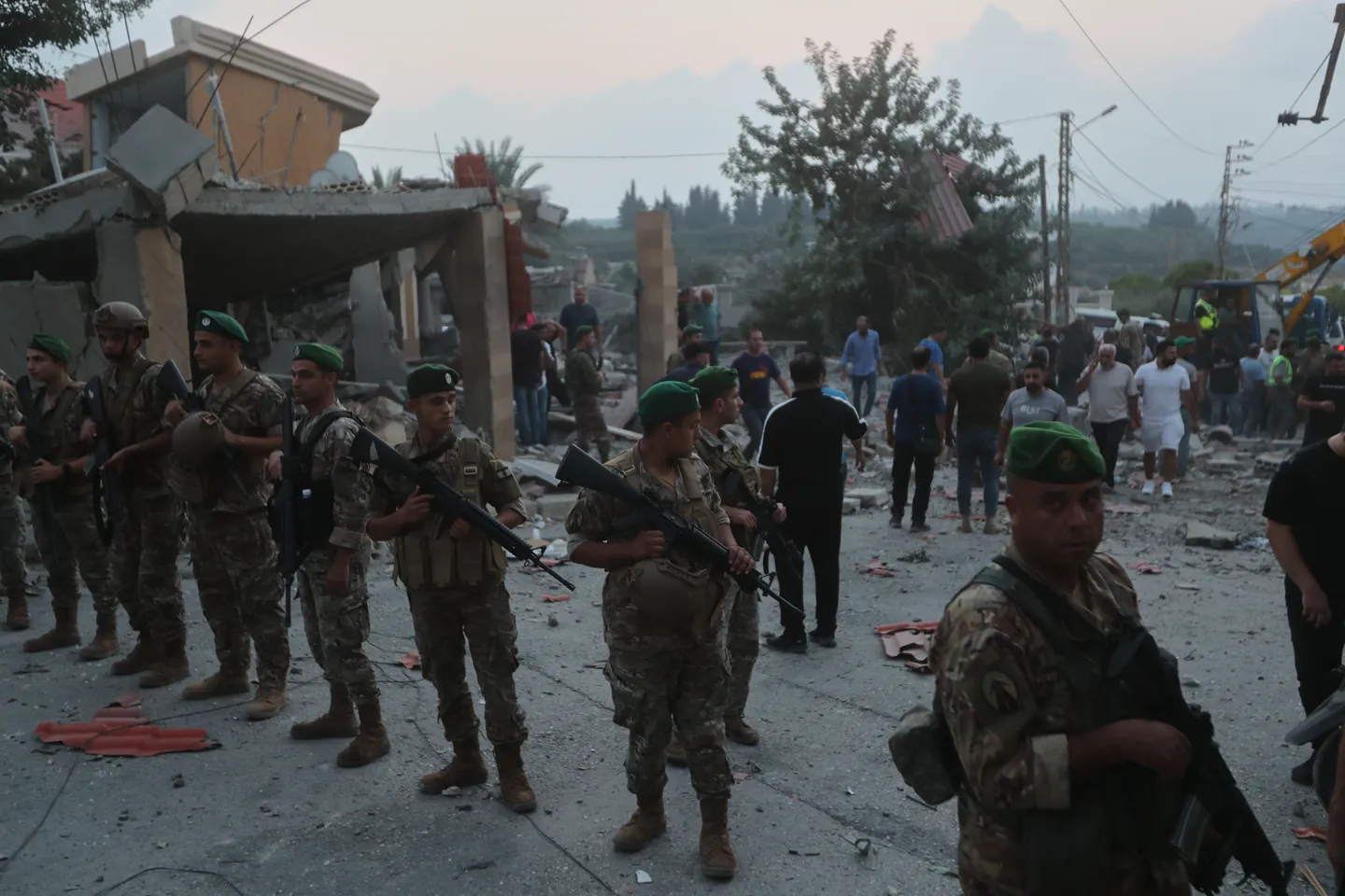 İsrail Livanın cənub şəhərlərini hava hücumları ilə hədəfə alır