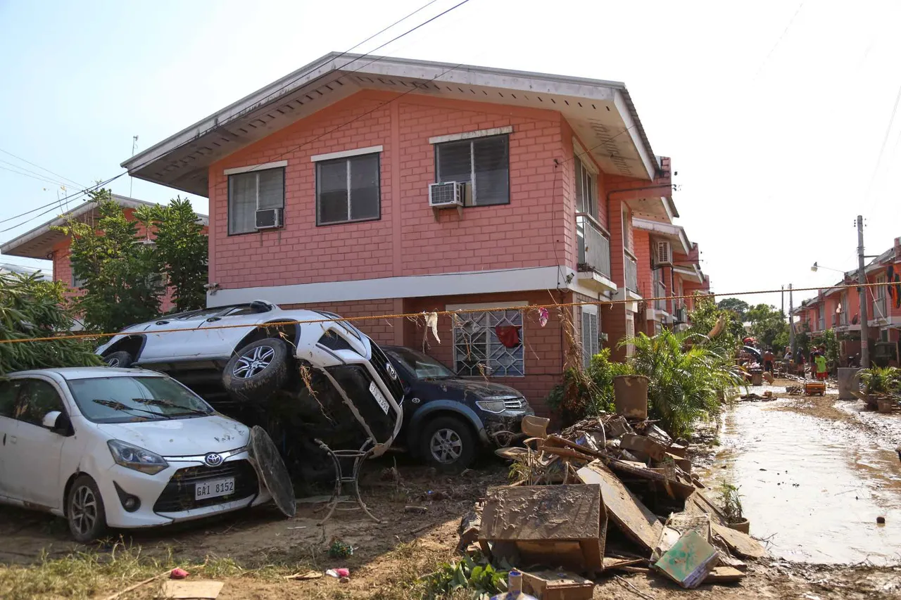 Marcos isytihar darurat susulan taufan Kalmaegi, beri amaran taufan super Uwan