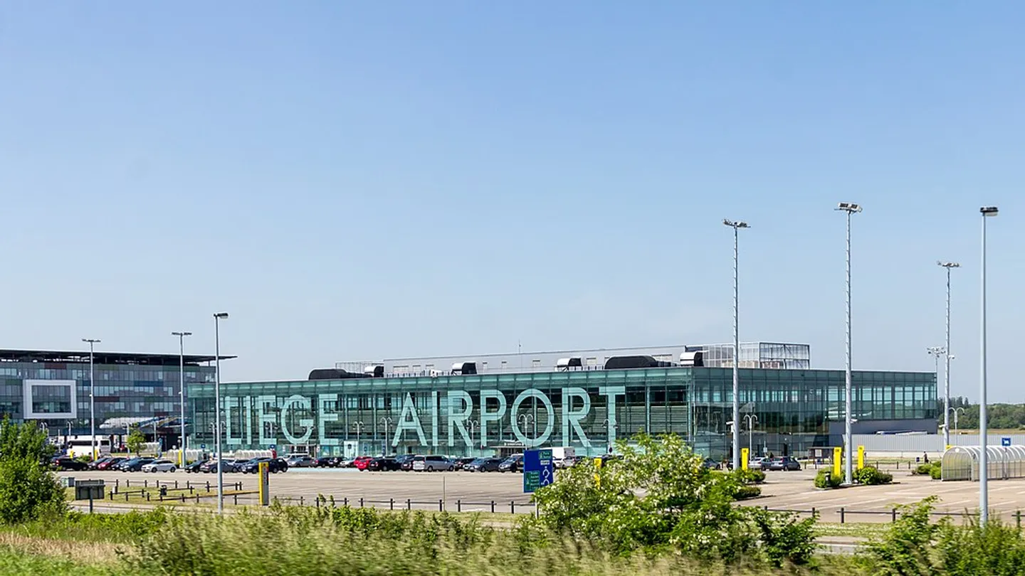 Trafic interrompu à l’aéroport de Liège : des drones perturbent à nouveau le ciel belge