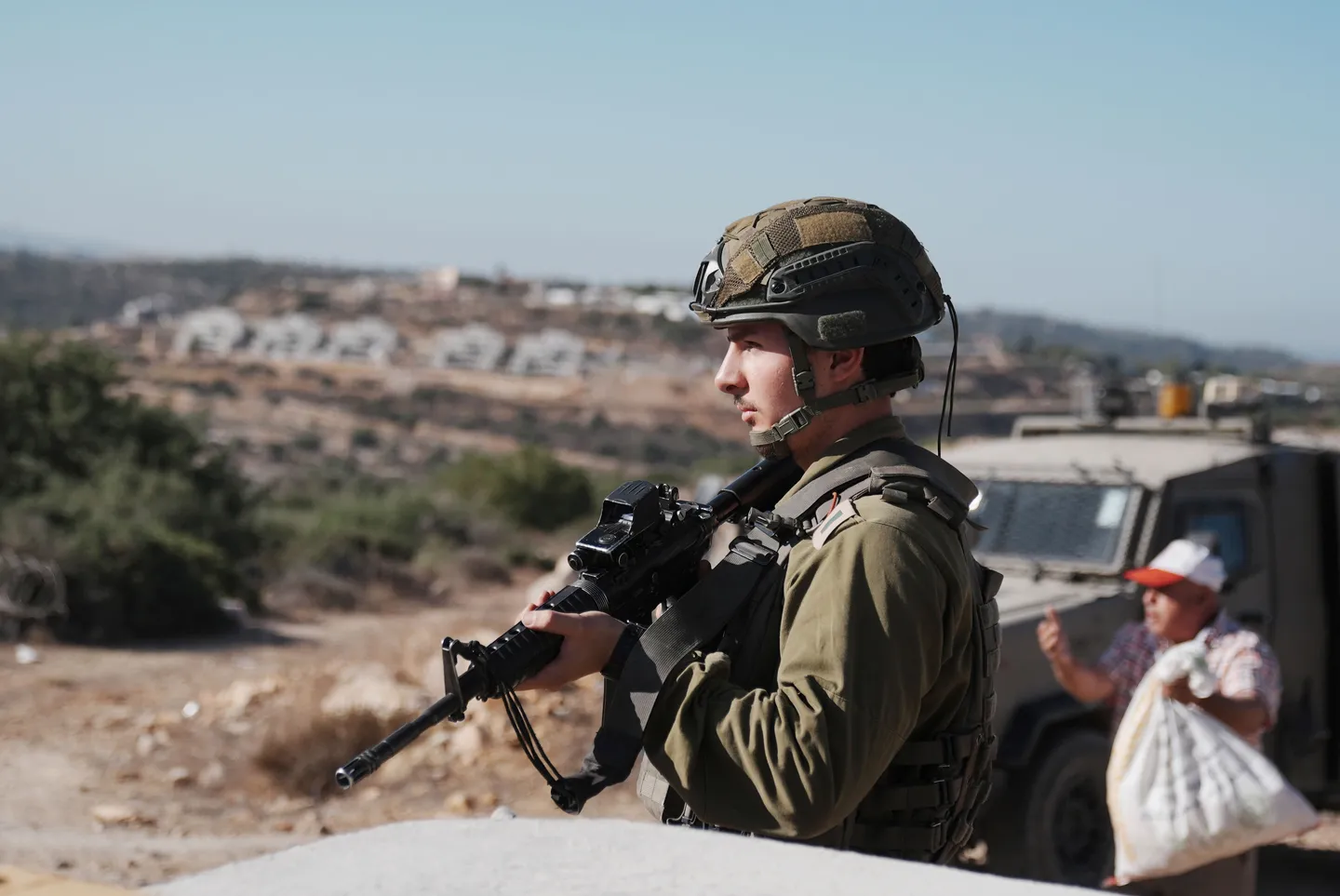 جيش الاحتلال يشن حملة اعتقالات واقتحامات واسعة في مدن الضفة الغربية