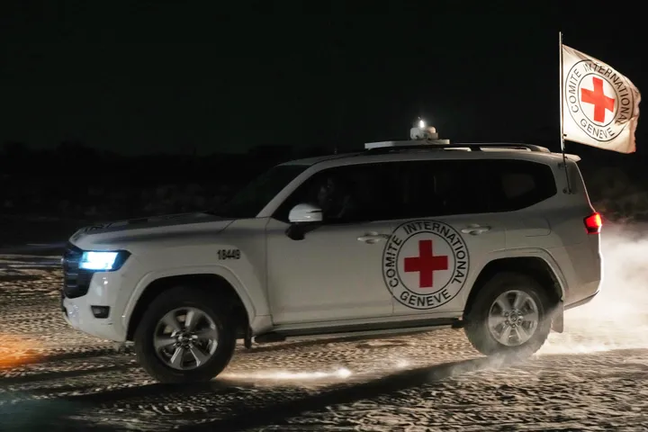 إسرائيل تعلن التعرف على جثة أسير "ضابط صف" تسلمته من غزة مساء الجمعة