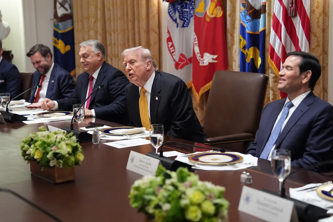 ترامپ ۋېنگىرىيەگە قارىتىلىدىغان جازانى بىر يىل كېچىكتۈردى