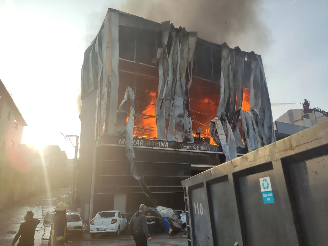 Deadly fire at perfume warehouse kills six in northwestern Türkiye