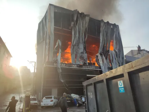 Deadly fire at perfume warehouse kills six in northwestern Türkiye