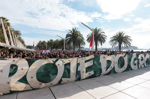 Na protestu u Splitu zatraženo ukidanje pritvora uhapšenima zbog incidenta na Danima srpske kulture