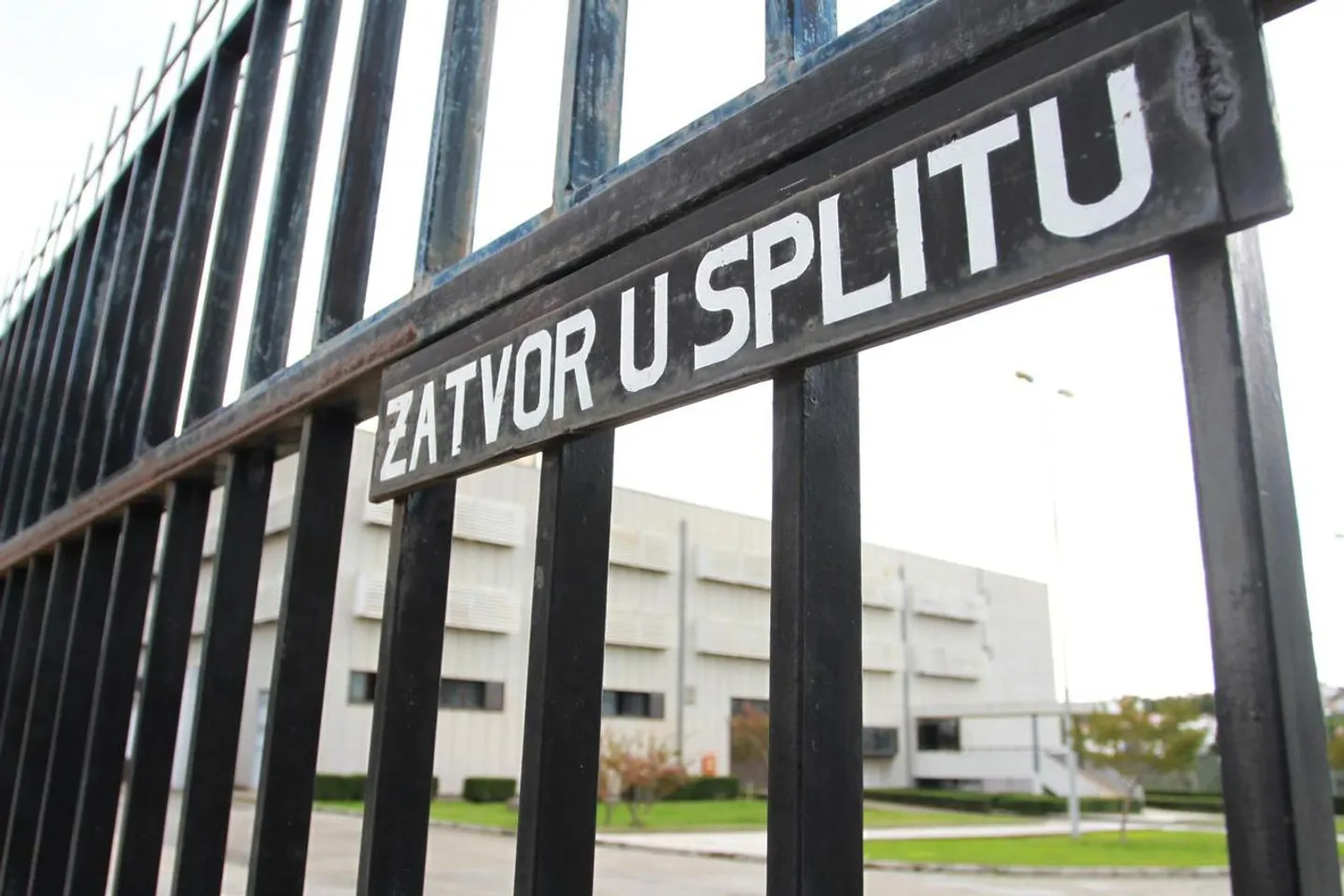 Hrvatska: Broj osoba u zatvorskom sustavu u 2024. veći za 16 posto u odnosu na 2023.