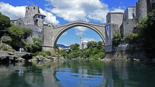 BiH: Prije 32 godine granatama HVO-a srušen Stari most u Mostaru