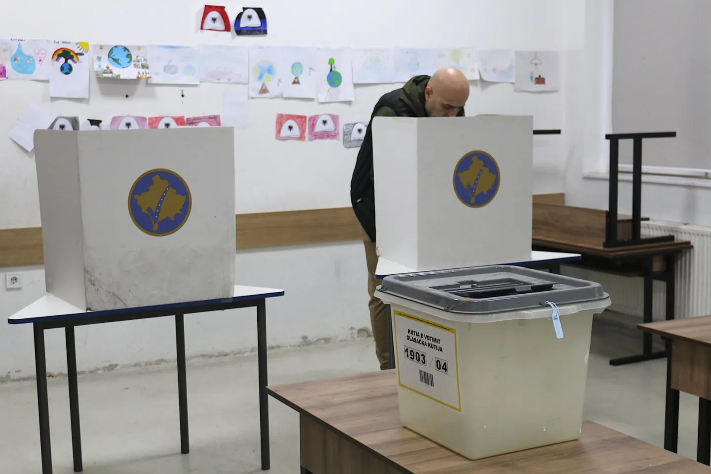 Balotazhi në 18 komuna të Kosovës, KQZ: Dalja deri në orën 15:00 është 25.33%