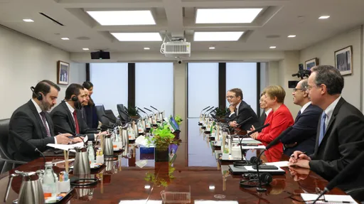 الرئيس السوري يلتقي المديرة العامة لصندوق النقد الدولي خلال زيارته واشنطن