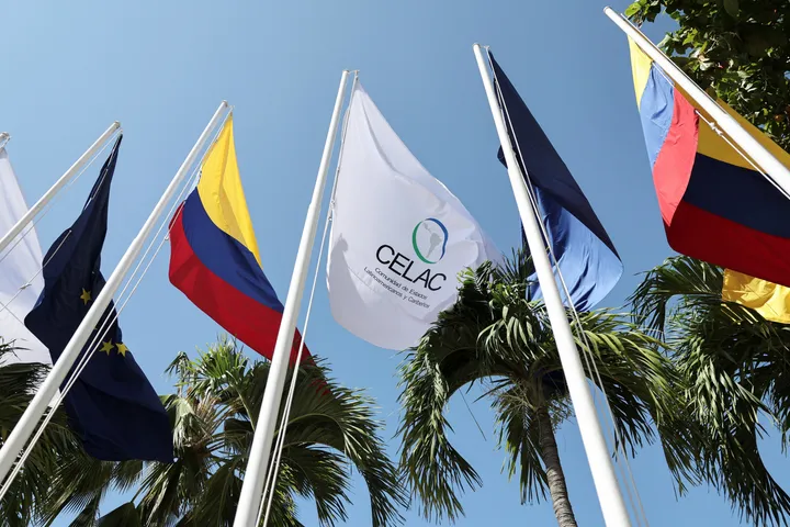 Колумбија: На самитот Латинска Америка- ЕУ со Декларација отфрлена употребата на сила на Карибите