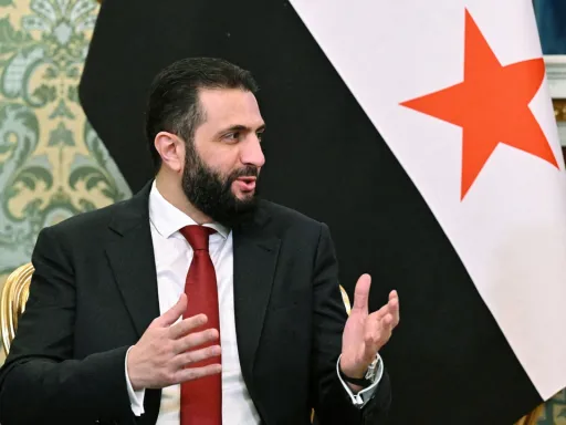 O presidente sírio Ahmad al Sharaa chega aos EUA para um encontro com Trump