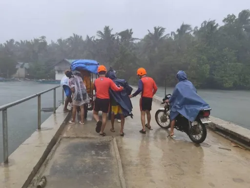 As Filipinas ordenam evacuações em massa e cancelam voos à medida que o tufão Fung-wong ganha força