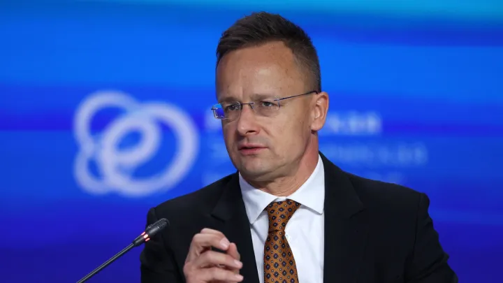 США и Венгрия поспорили о сроках