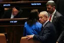 Netanyahu kthehet në gjykatë pasi kërkon falje, gjyqi për korrupsion thellon përçarjet politike