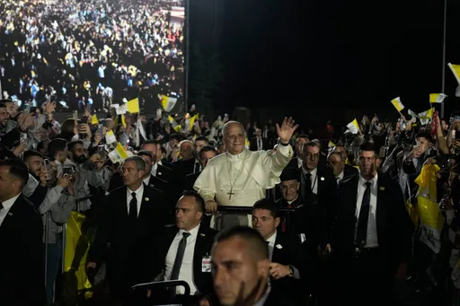 Pope preaches unity at gathering of Muslim, Christian leaders in Beirut