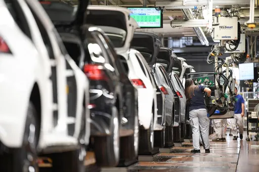 EU mulls withdrawing from 2035 green car plan, relaxing combustion‑engine ban