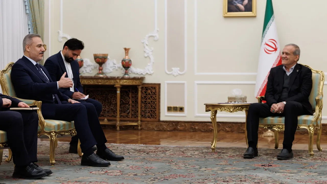 تأکید ترکیه و ایران بر گسترش همکاریهای اقتصادی و تقویت همگرایی در جهان اسلام