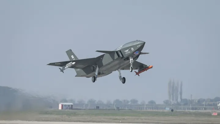 کیزیل‌الما؛ اولین جنگنده بدون سرنشین جهان با قابلیت شلیک هوابه‌هوا