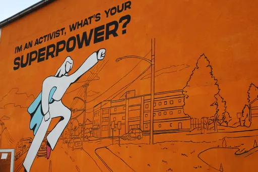 Prishtinë, mural simbolik për Ditën Ndërkombëtare të të Drejtave të Njeriut