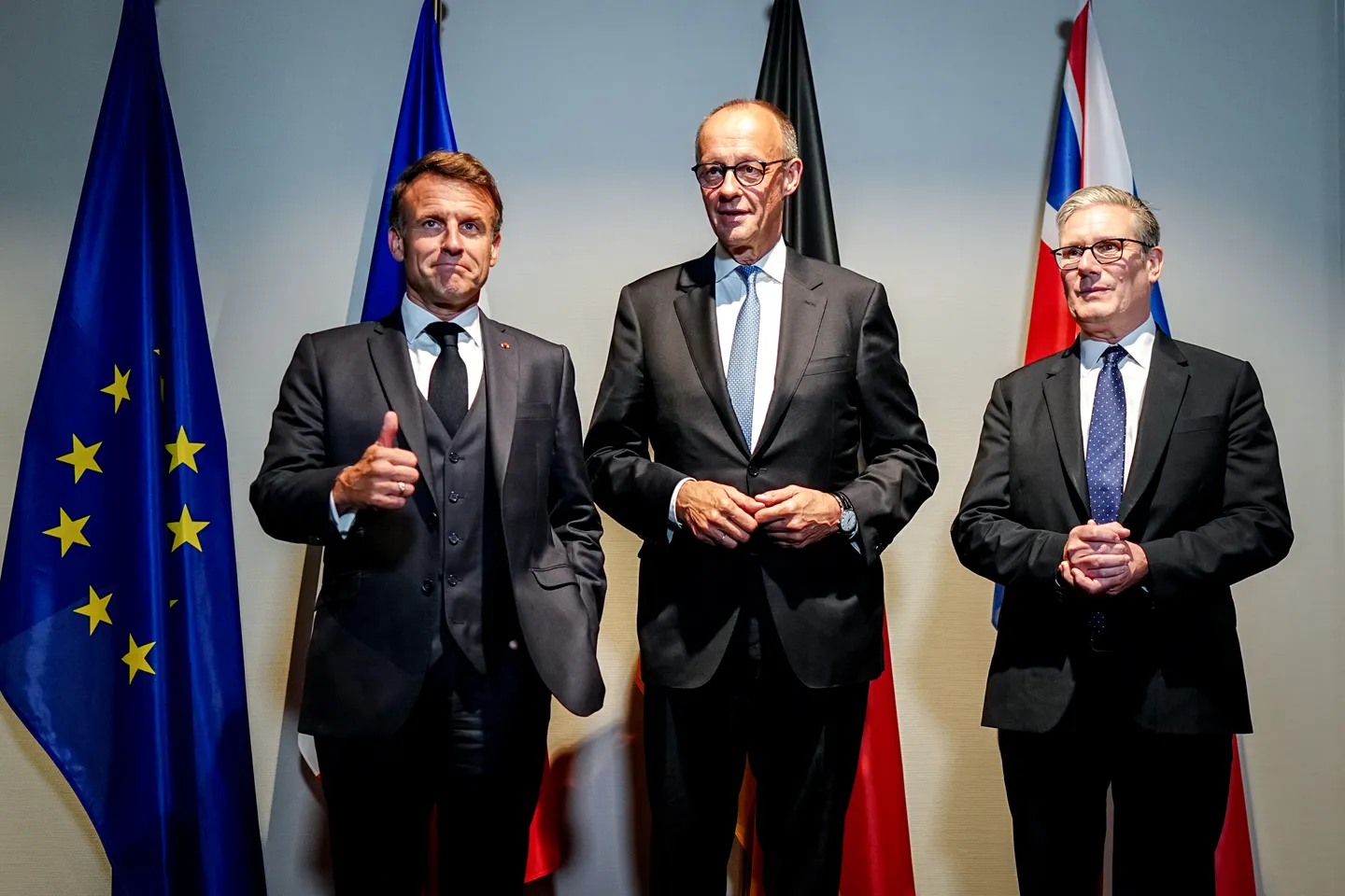 Ukraine-Krieg: Merz, Macron und Starmer telefonieren mit Trump