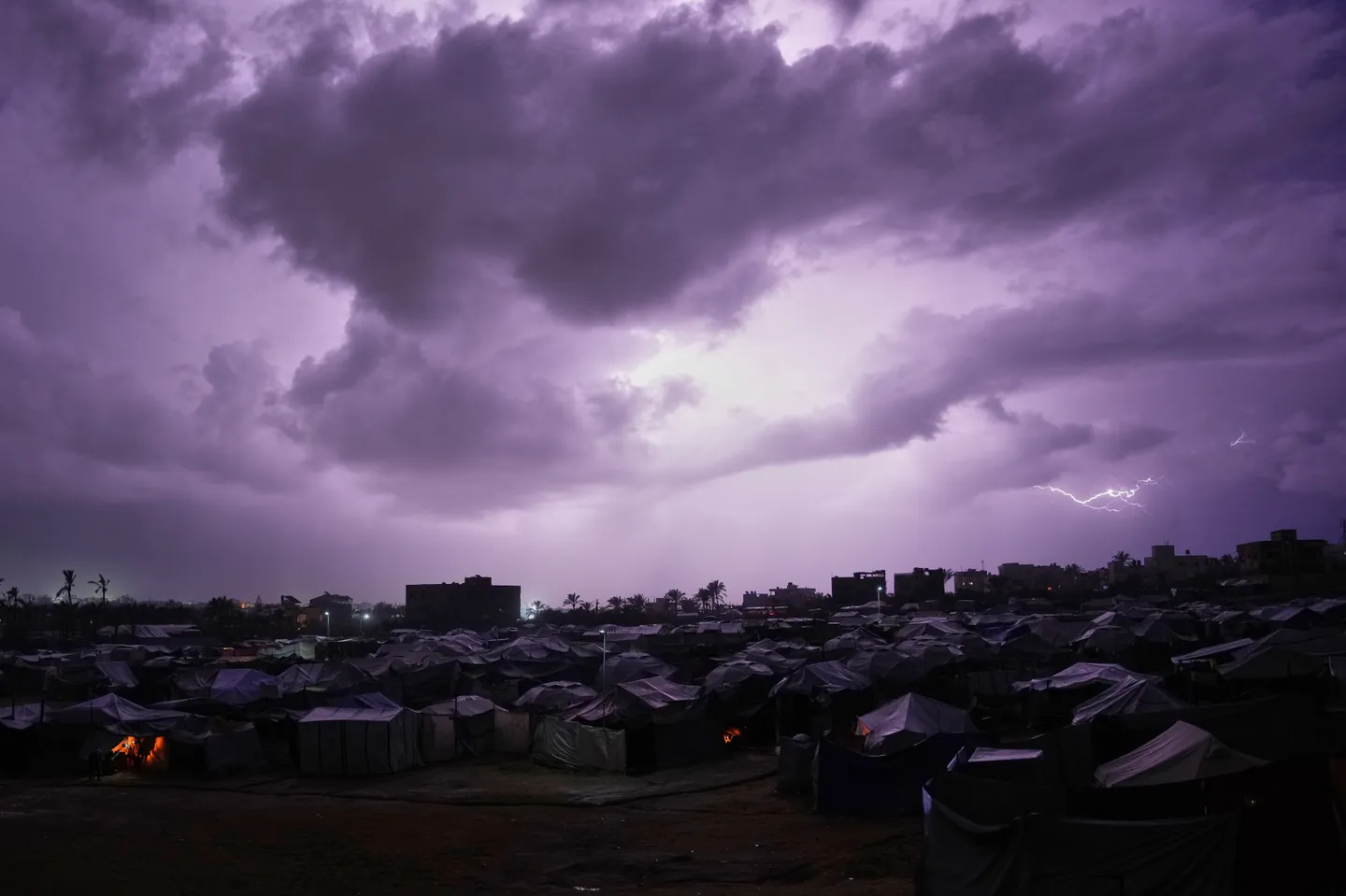 Հորդառատ անձրևները Գազայում ջրհեղեղի են ենթարկել տեղահանված պաղեստինցիներին