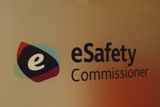 Австралија испраќа правни известувања до 4 платформи за игри поради небезбедна содржина