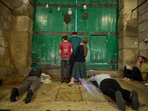 Quase 200 colonos israelitas ilegais invadem a mesquita de Al-Aqsa sob forte proteção policial