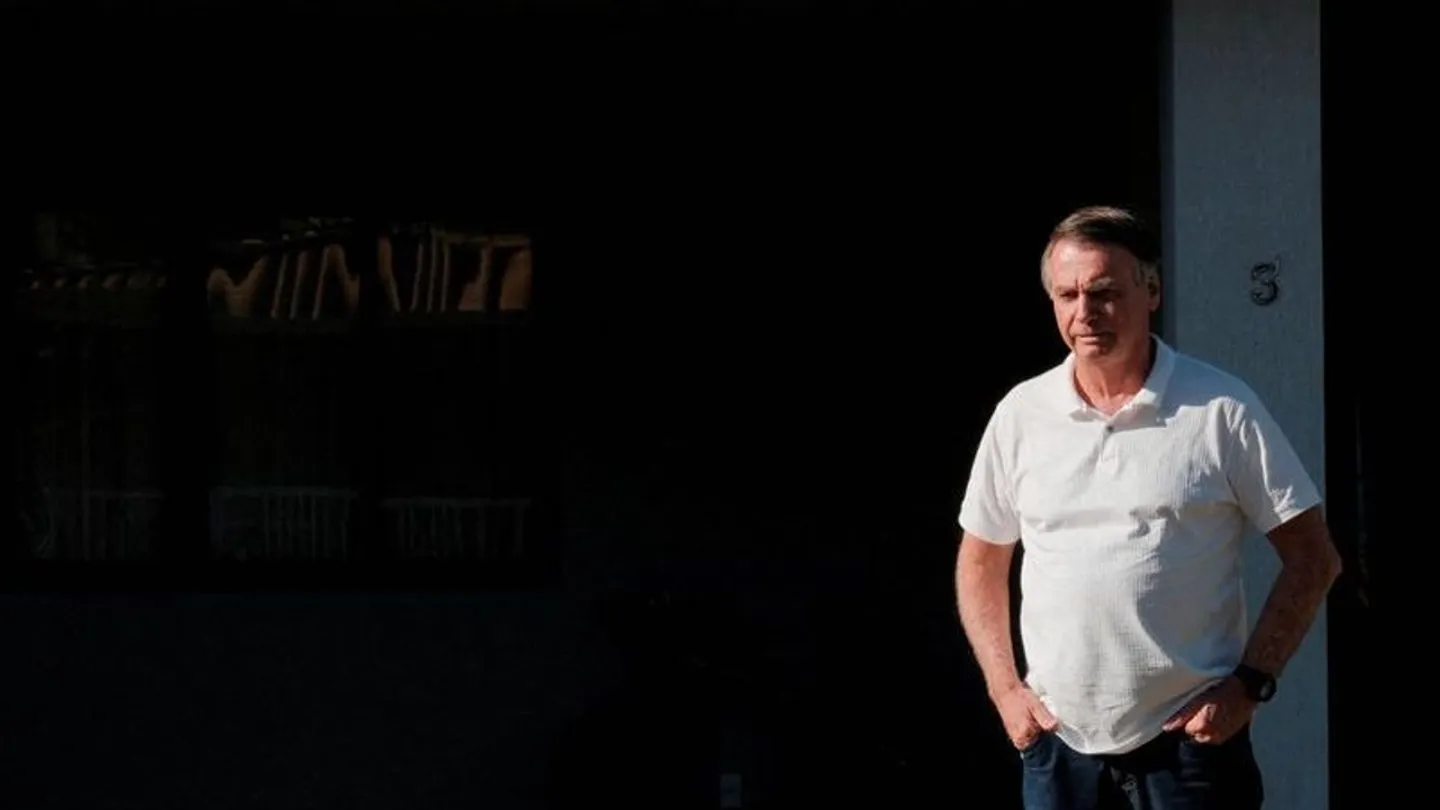 Braziliyada Bolsonarunıñ 27 yıllıq törmä cäzasın qısqartu öçen qanun äzerlände