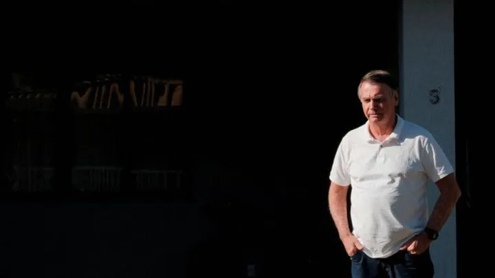 Braziliyada Bolsonarunıñ 27 yıllıq törmä cäzasın qısqartu öçen qanun äzerlände