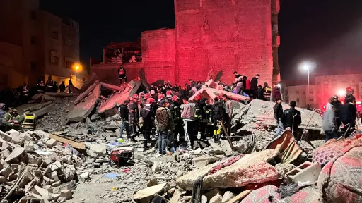المغرب.. 19 قتيلاً في حصيلة أولية بانهيار بنايتين في مدينة فاس