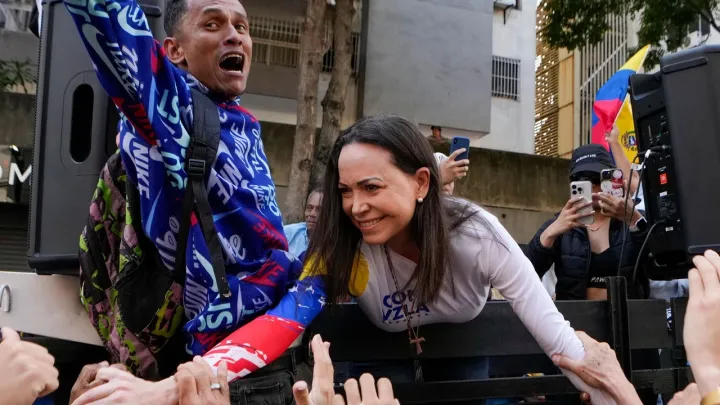 Venesuêladan Maria Korina Maçado Nobel bülägen tapşıru tantanasına kilmäde