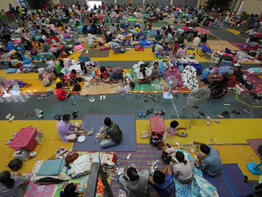 Mais de meio milhão de pessoas foram deslocadas devido ao conflito entre a Tailândia e o Camboja