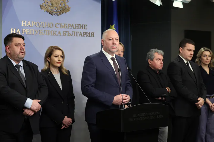 Bulgarie: le gouvernement démissionne après des manifestations massives