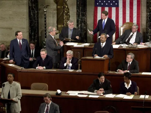 Câmara dos Representantes dos EUA aprova projeto de defesa de 900 mil milhões de dólares