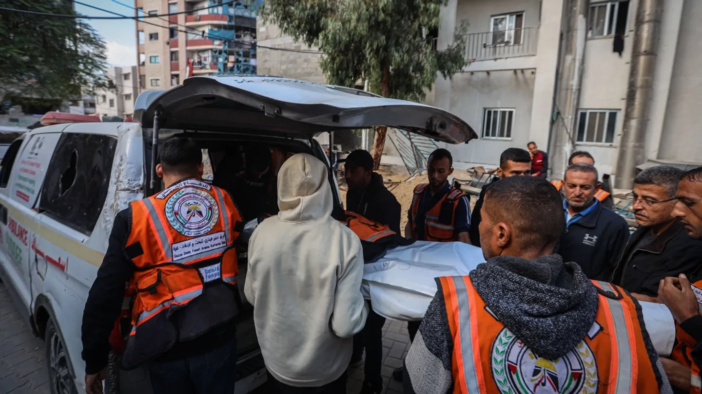 غزة.. الاحتلال يقتل 5 فلسطينيين والأمطار تغرق مئات الخيام لليوم الثاني