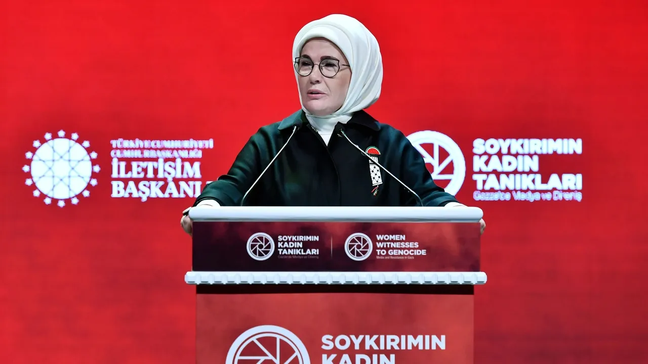 Primeira-dama da Türkiye elogia a “sabedoria e coragem” das jornalistas em Gaza