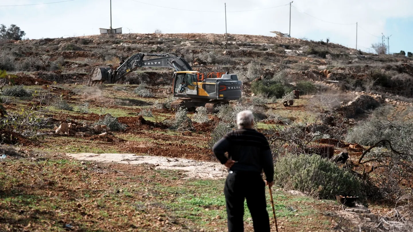 الاحتلال يقتحم "الشيخ جراح" ويوسّع عمليات الاعتقال بالضفة وسط اعتداءات للمستوطنين