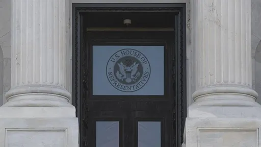 Претставничкиот дом на САД ја отфрли иницијативата за импичмент на Трамп