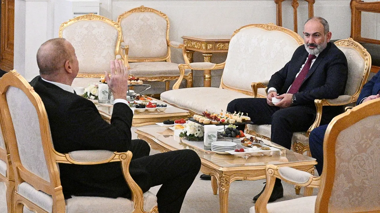 Arménia apela a um roteiro conjunto com o Azerbaijão para resolver a “questão do Karabakh”