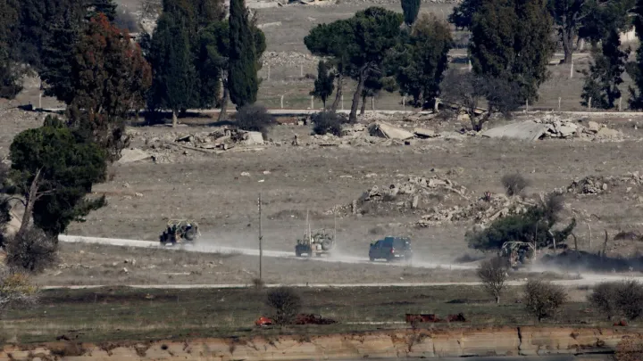 توغل إسرائيلي بعدة قرى جنوبي سوريا والطيران الحربي يحلق على علو منخفض في أجواء القنيطرة