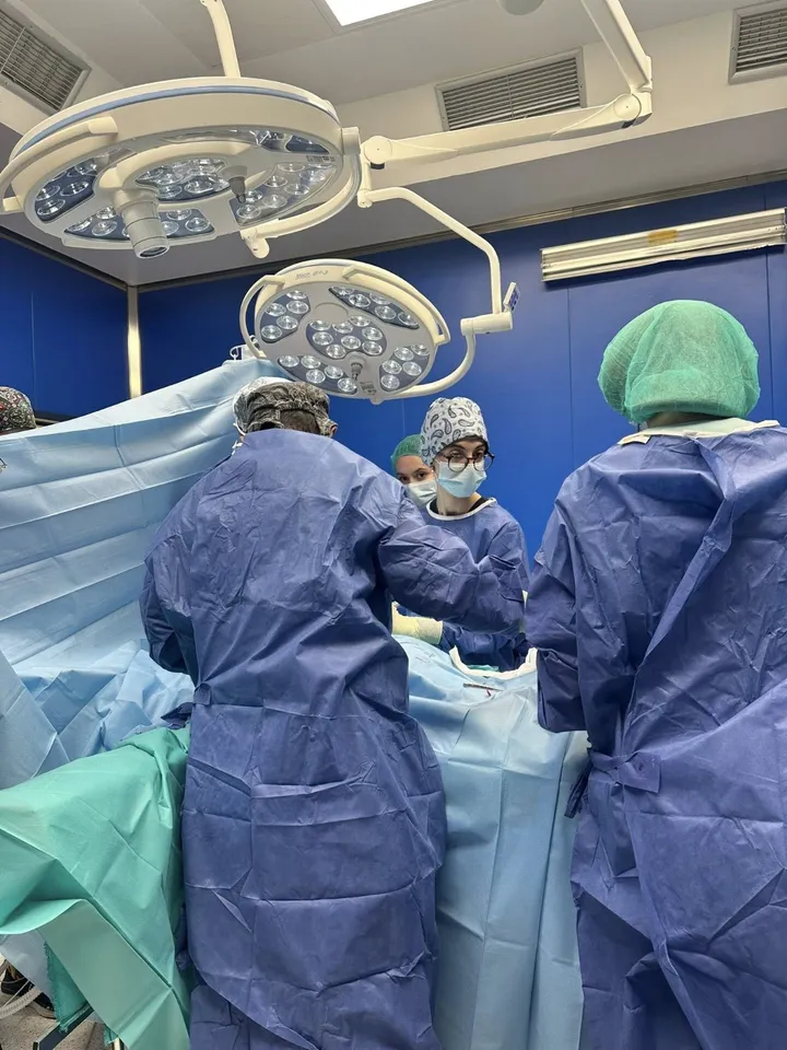 RMV, për herë të parë kryhet operacion në rast deformim kongjenital, me pjesëmarrjen e mjekut turk